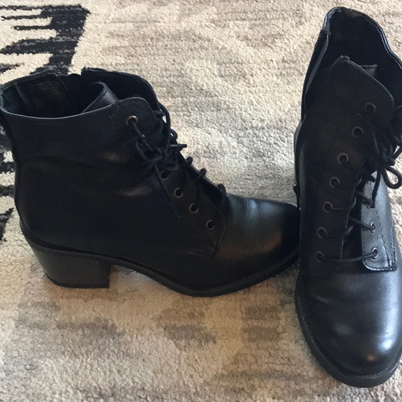 Black lace up leather booties - Picture 1 of 4
